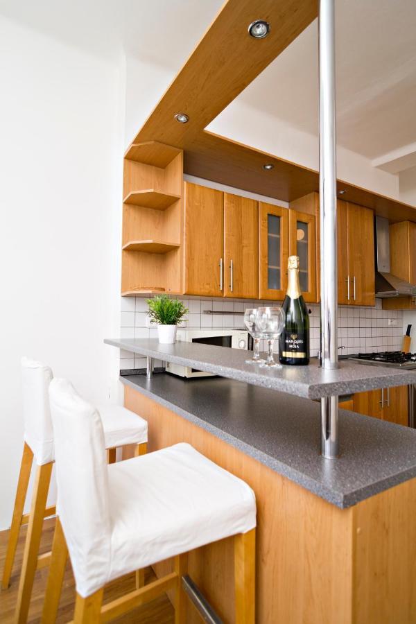 With 2 Bathrooms Apartment
